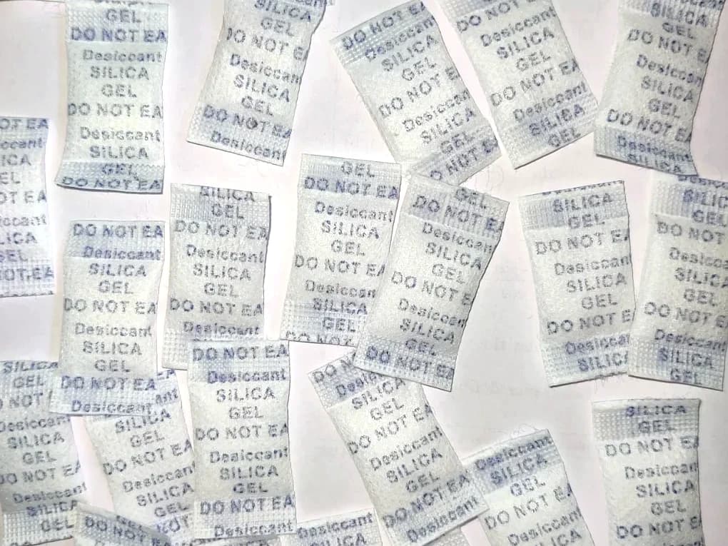Silica gel desiccant sachets manufactured by Aharnish Desiccant